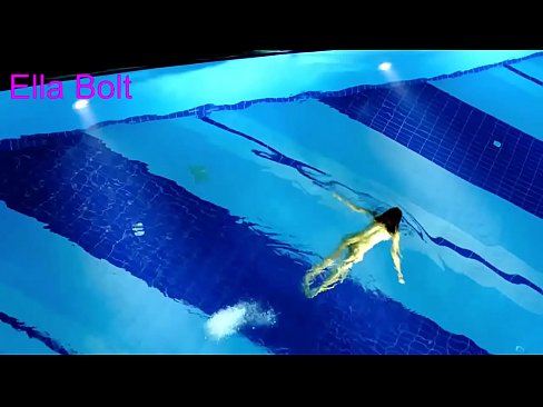 ❤️ 나는 보는 것을 멈출 수 없다, 젊은 금발이 ELLA BOLT 리조트 수영장에서 누드로 수영하다 적발 포르노 fb 우리 ko.sex00.top ❌